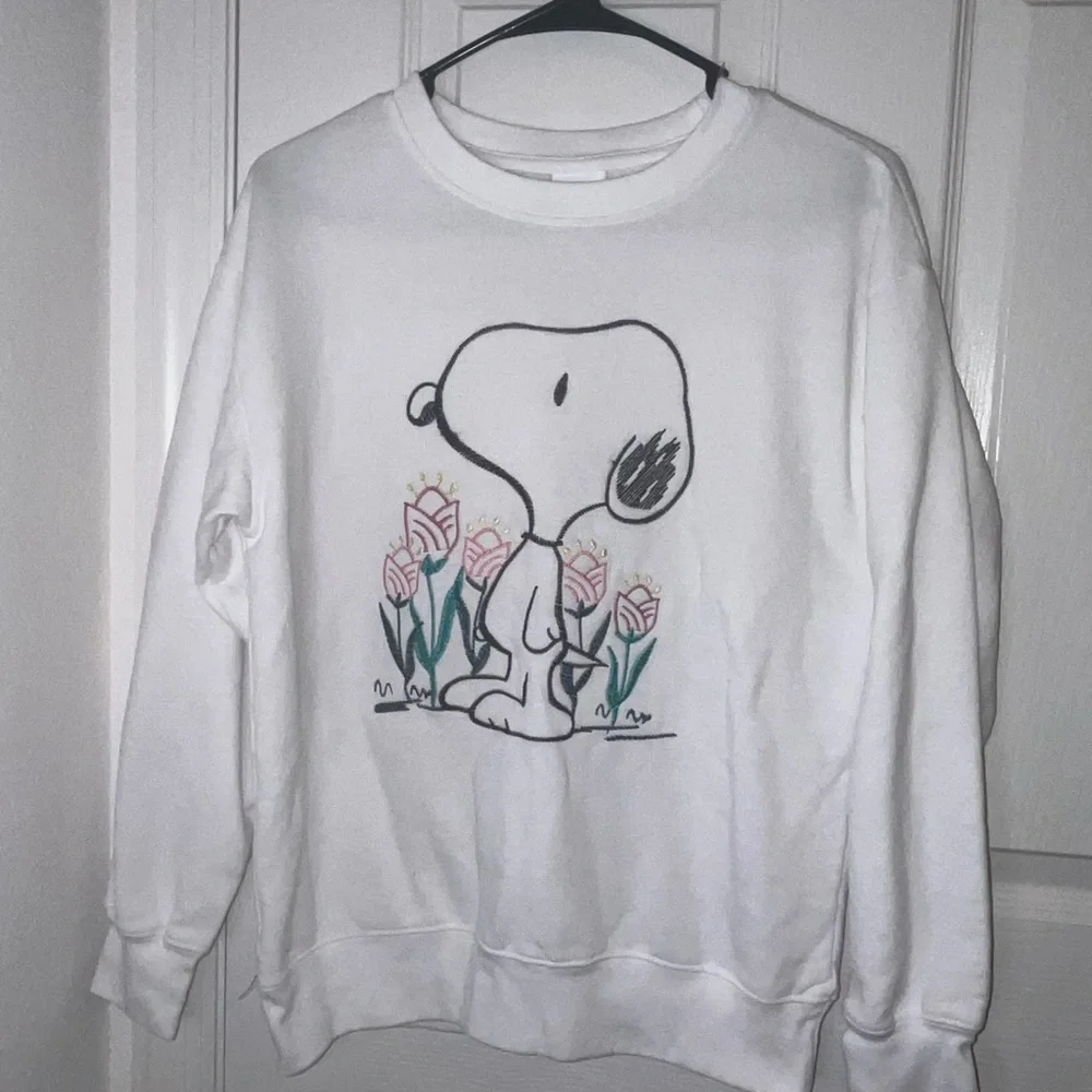 Peanuts Women small set of sweatshirt and short pants white - Picture 2 of 9